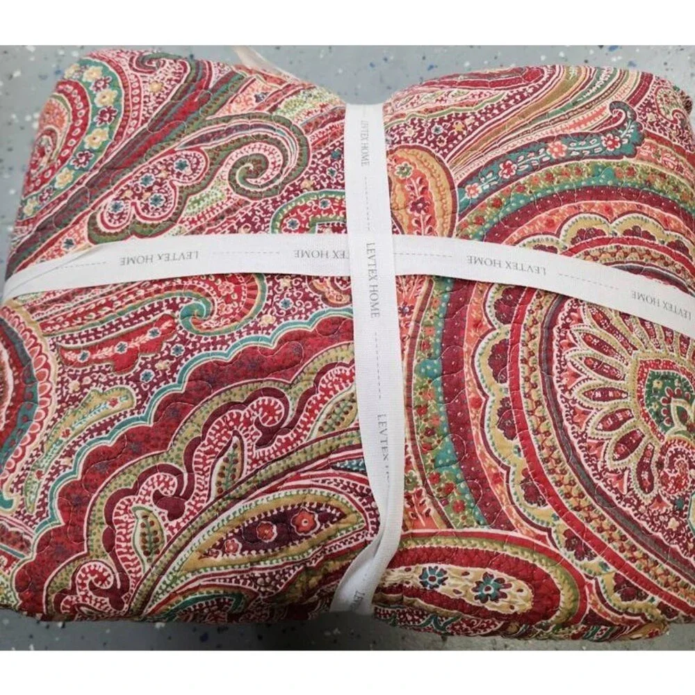 Levtex Home Spruce Paisley Reversible Quilt Set Unisex King Size Red